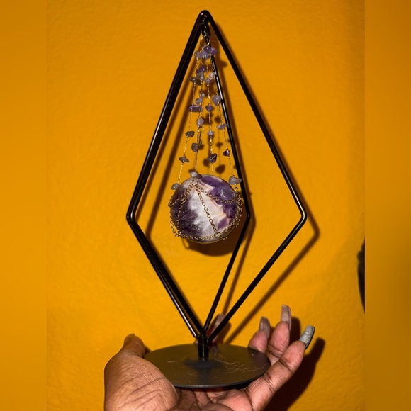 Amethyst Chips Black Geometric Sphere Holder & Sphere! ๐น๐น - Picture 5 of 5